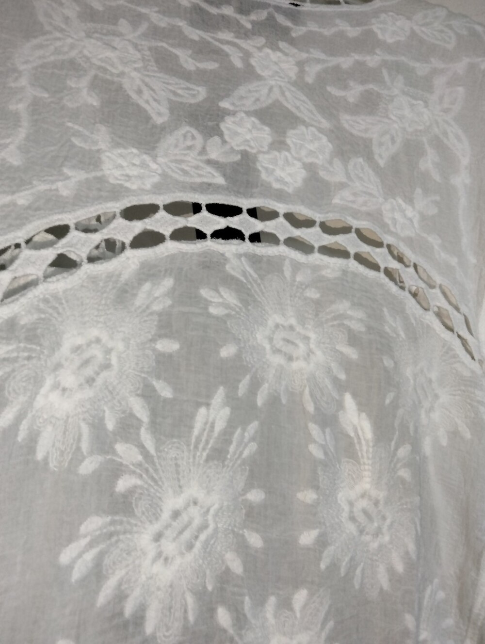 LIV Los Angeles (Size M) White Cotton Floral Embroidered Front Cocoon Cardigan - Picture 6 of 11